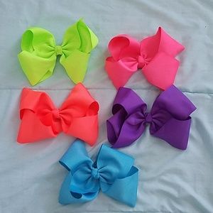 5 colorful bows